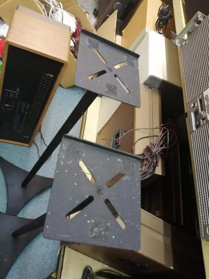 2 Boxen-Ständer (no name), guter Zustand!!