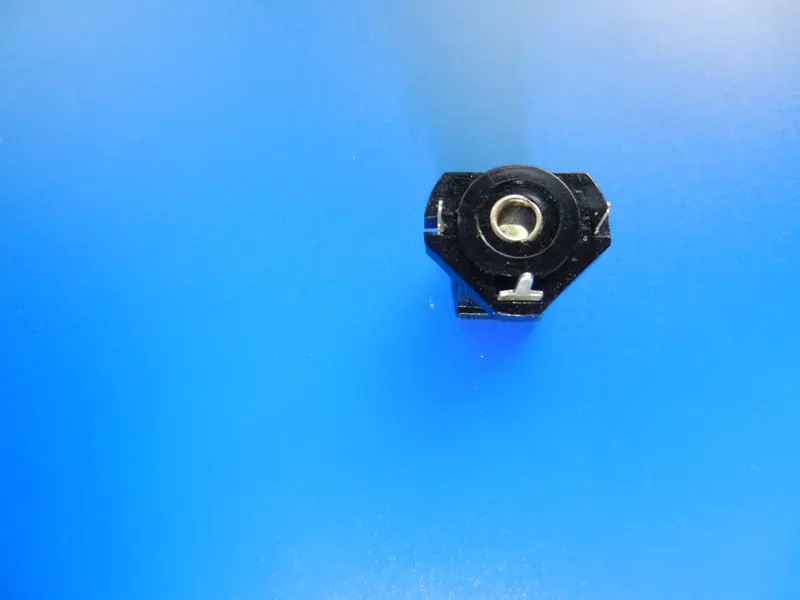 3,5mm Einbaubuchse von GRUNDIG für Retro Radios und Cassettengeräte