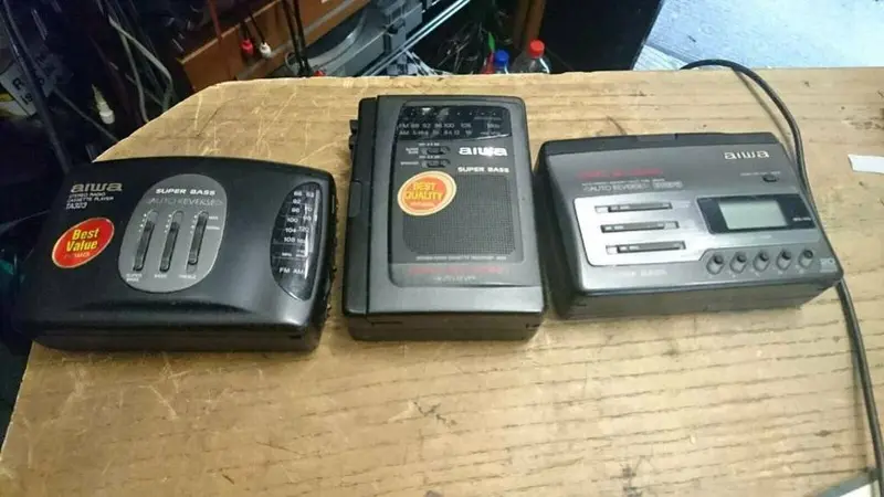 3 AIWA Walkman