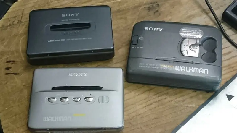 3 SONY Walkman
