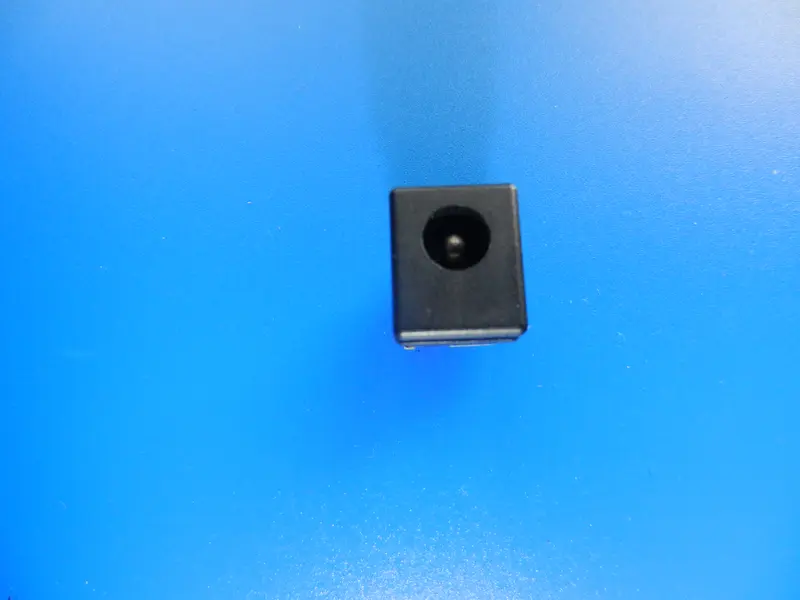 5,5 mm Netzspannungsbuchse von GRUNDIG für Retro Radios und Cassettengeräte