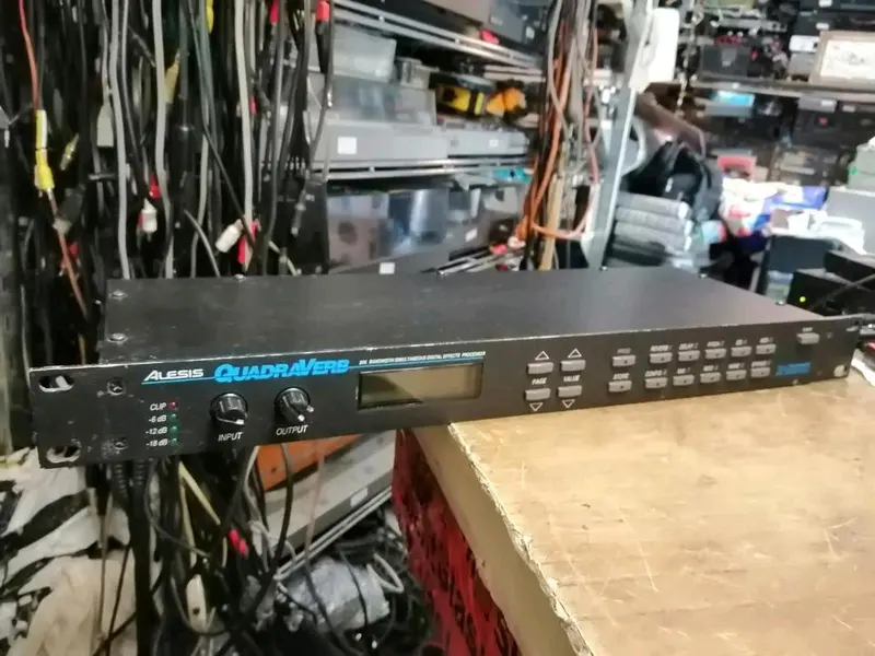 ALESIS QUADRO VERB, ohne Adapter, DEFEKT!!!