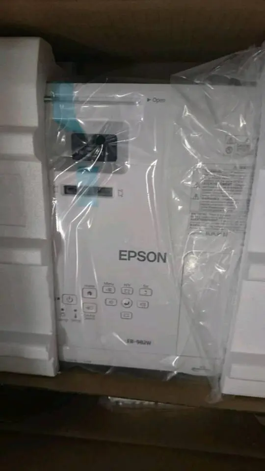 BEAMER EPSON EB-982W LCD-Beamer, weiß, NEU & OVP!! Komplett!