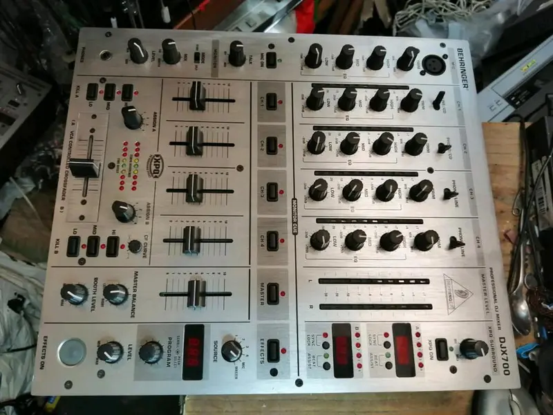 BEHRINGER DJX700, DJ-Mixer, guter Zustand!!