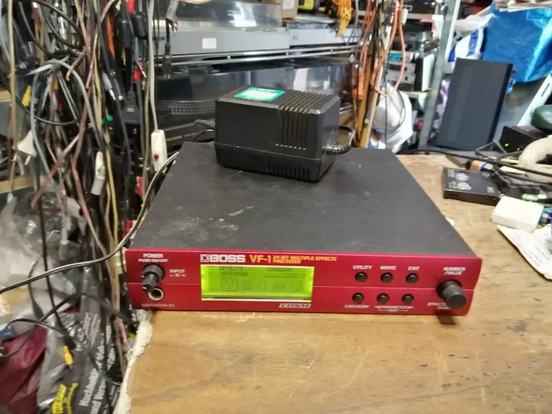BOSS VF-1, 24-BIT Effekt-Gerät mit Original-Adapter!!
