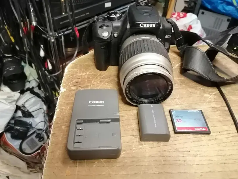 CANON EOS350 Da Digital, Digital-Kamera mit VOIGTLÄNDER Objektiv!
