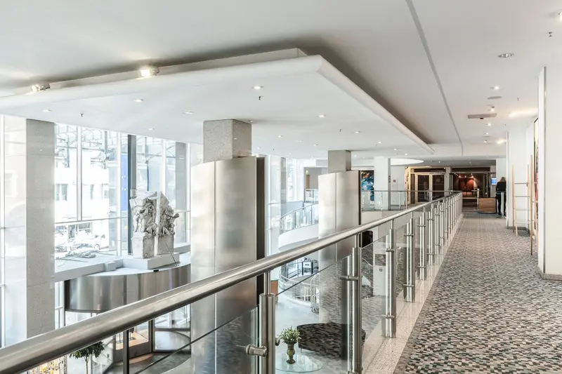 Court - Galerie