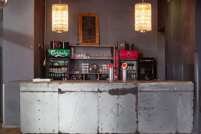 Damon - Bar