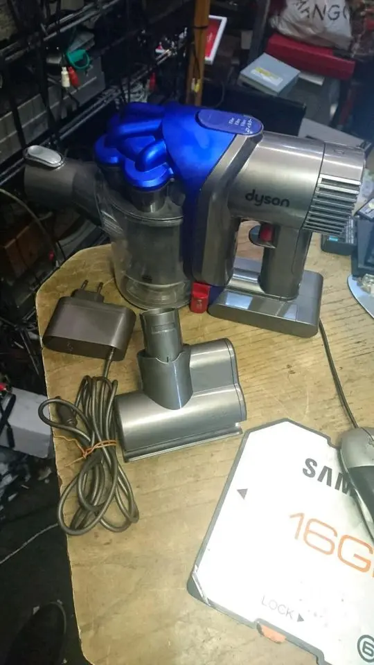 DYSON DC-35, Akku-Staubsauger mit Original-Adapter!
