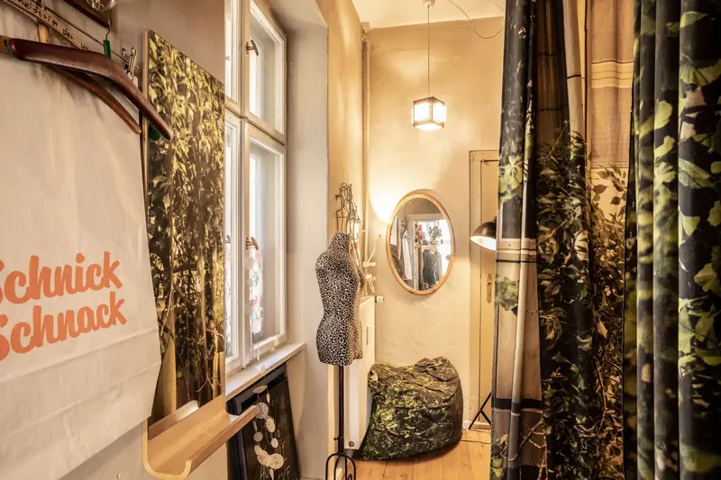 Freida - Garderobe