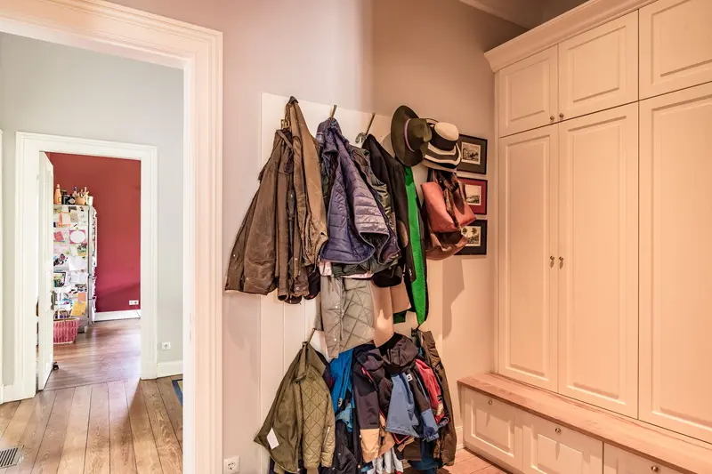 Gail - Garderobe