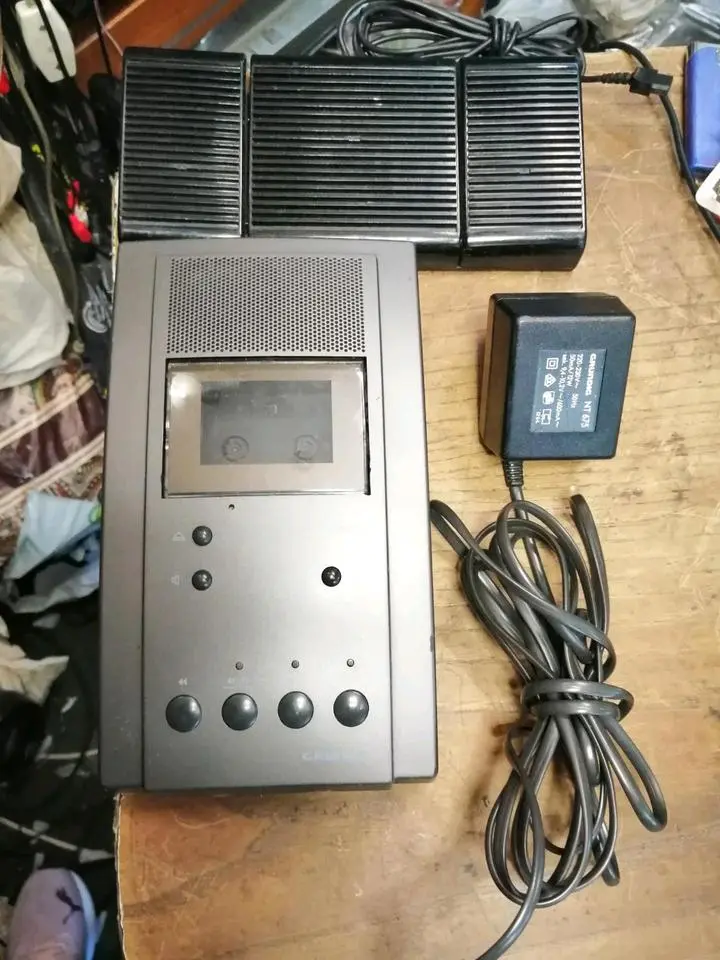 GRUNDIG Dt3201, Diktiergerät mit Zubehör!! Guter Zustand!!
