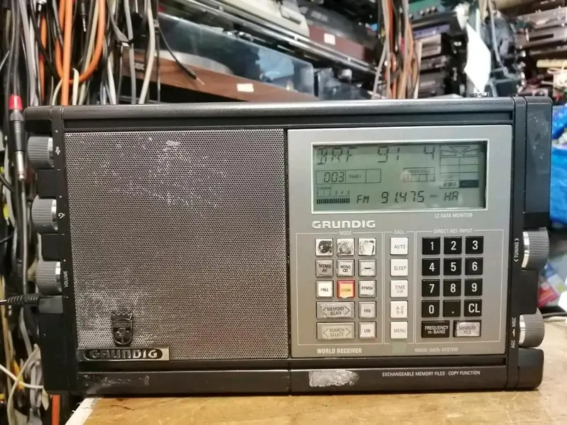 GRUNDIG Satellit 700, Radio, Display leuchtet NICHT!