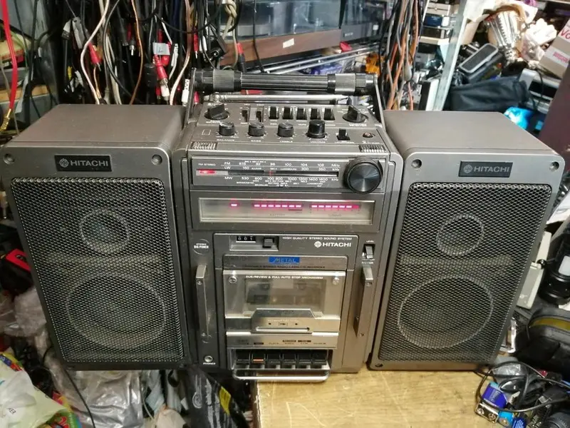HITACHI TRK-914OE, Radio-Cassetten-Recorder, etwas DEFEKT!!!