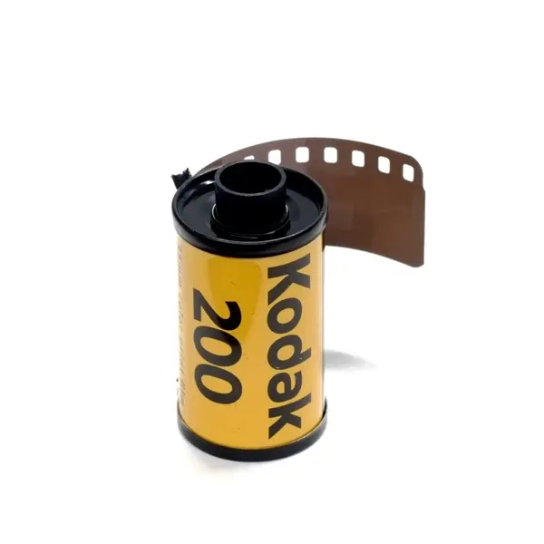 Kodak Gold 200 Color Negative Film (1 Roll) (35mm Roll Film, 36 Exposures)