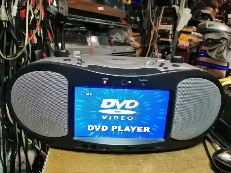 NAXA DVD-Video 2240 (Radio/DVD/CD), etwas DEFEKT!!