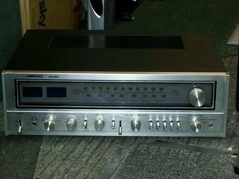 NIKKO Receiver 8085; MW/UKW HiFi Receiver, Holz, sehr guter Zustand!