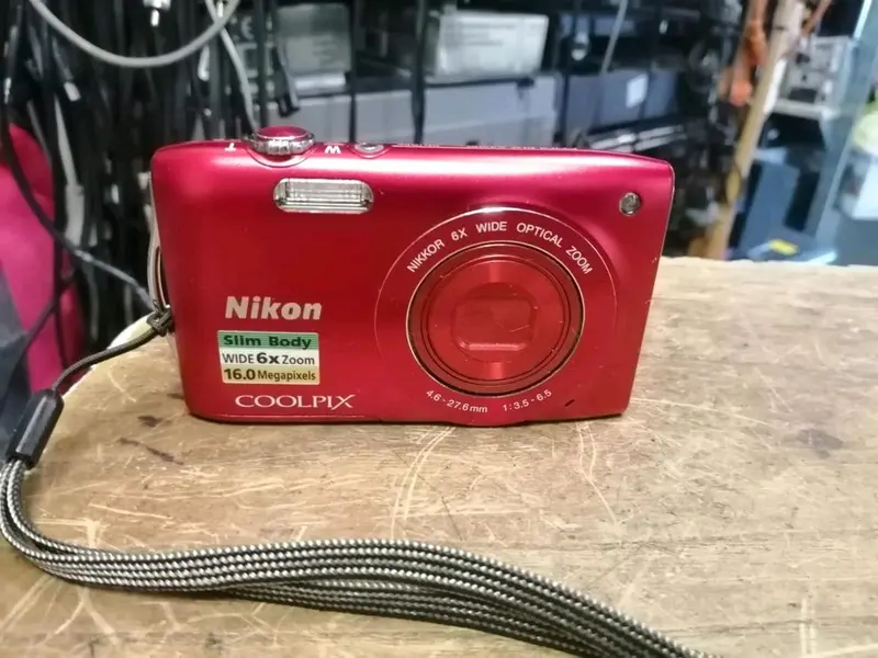 NIKON COOLPIX S3200, Digital-Kamera mit Zubehör, Rot!!