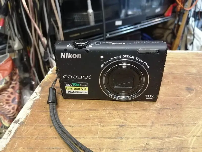 NIKON COOLPIX S6200, Digital-Kamera, OHNE Speicherkarte!!