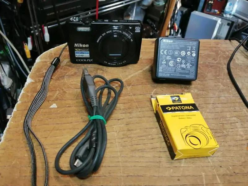 NIKON COOLPIX S7000, Digital-Kamera mit Zubehör!