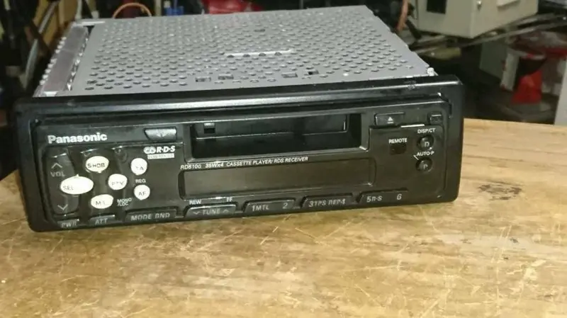 PANASONIC No. CQ-RD810 GLEN, Auto-Radio mit allen Kabeln, toll