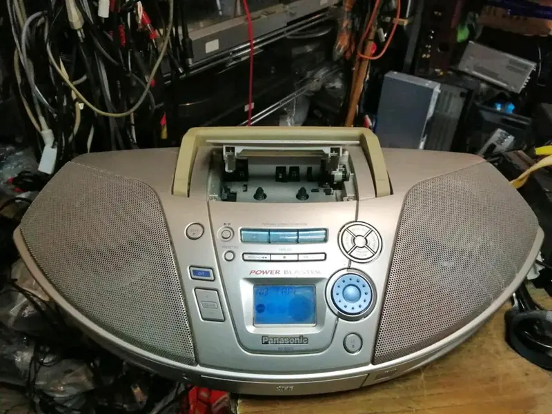 PANASONIC RX-ES25, Radio-Cassetten-Recorder mit CD, etwas DEFEKT!