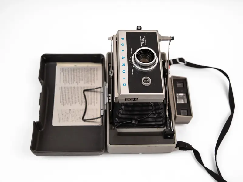 Polaroid 330 Automatic – Vintage Folding Packfilm Camera