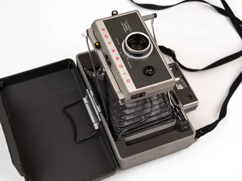 Polaroid 340 Automatic – Vintage Folding Packfilm Camera
