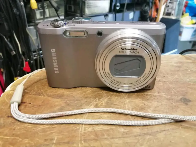 SAMSUNG WB700, Digital-Kamera mit Zubehör!!