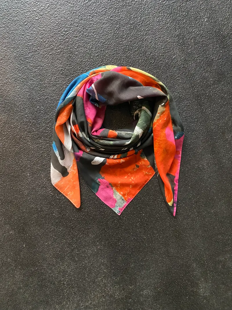 Scarf Graf Itty