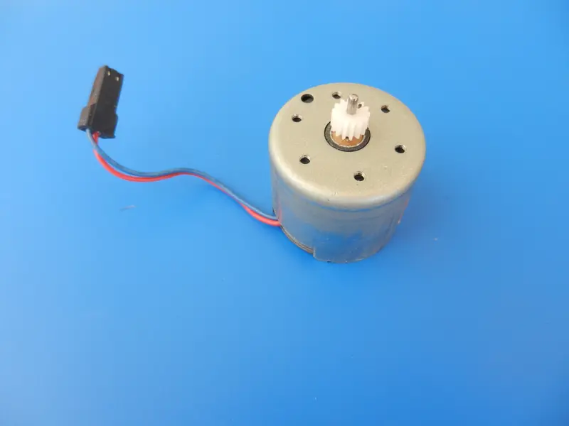 SCF6200 Wickel Motor komplett mit Ritzel Zahnrad für Hifi Cassettenrecorder von GRUNDIG