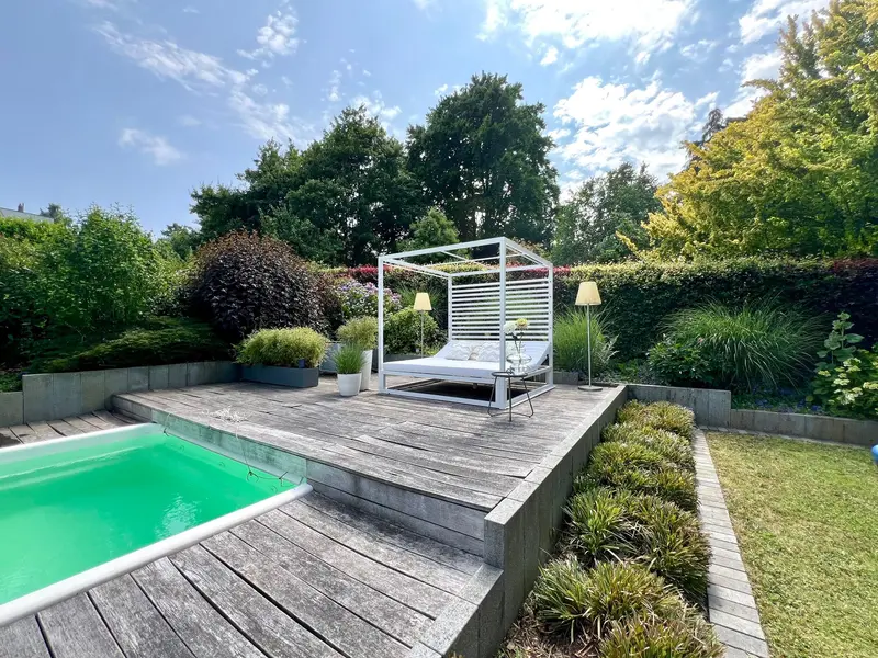 Shashi - Pool