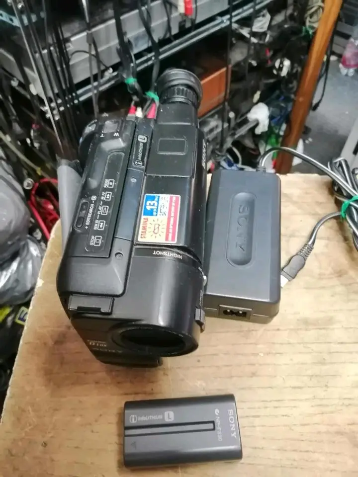 SONY CCD-TR425E, Videocamera Hi8 und Video 8, mit Zubehör!!!