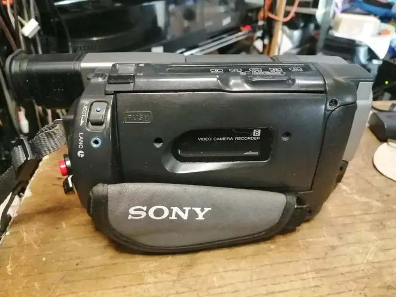 SONY CCD-TRV48E, Handycam Hi8 und Video 8 geeignet, mit Zubehör!!