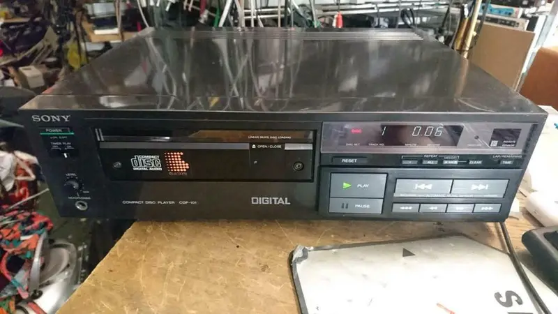 SONY CDP-101, CD-Player OHNE Fernbedienung, DEFEKT!!