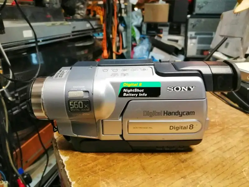 SONY DCR-TRV 145E Digital 8, Videocamera mit Zubehör!!