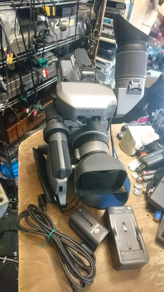 SONY DCR-VX9000E PAL, DV-Videocamera mit Zubehör!!