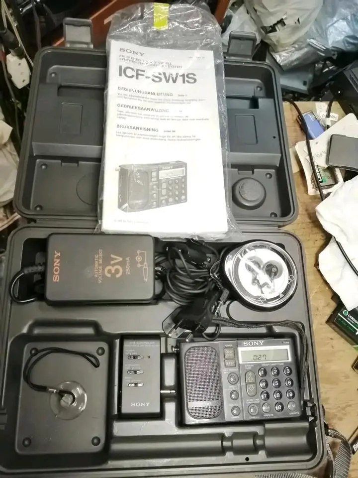 SONY ICF-SW1 Receiver mit und Koffer!!! Guter Zustand!