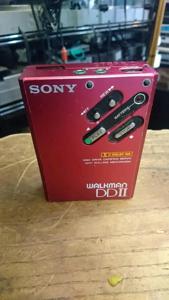 SONY WM-DD II, Walkman, rot-metallic, OHNE Adapter!