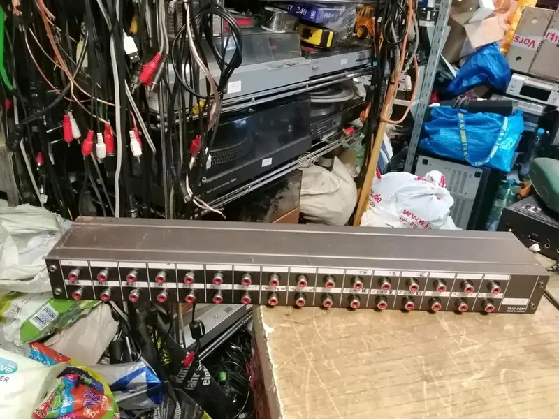 TASCAM PATCH BAY PB-32R, cinch in/out