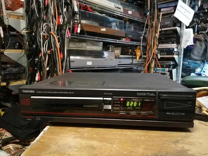 TOSHIBA XR-V12, CD-Player OHNE Fernbedienung!!