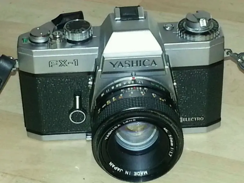 YASHICA FX-1 Camera und Objektiv YASHICA Lens ML 50 mm 1