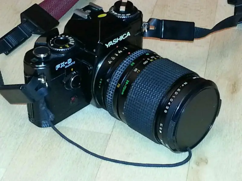 YASHICA FX-D QUARTZ; tolle Camera und 2 Objektive